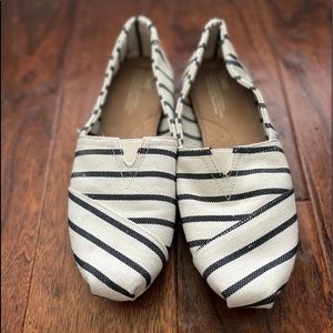 TOMS navy stripe great condition.